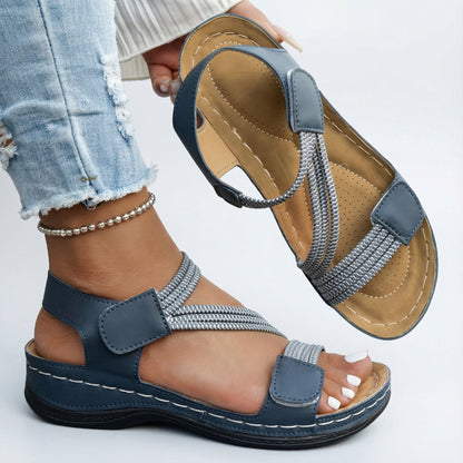 Sandalia Tiras Cruzadas Velcro Cuña Baja Cómoda
