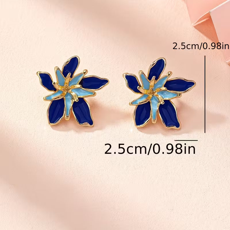 Pendientes Flor Azul Dorados – El detalle que ilumina tu rostro