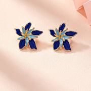 Pendientes Flor Azul Dorados – El detalle que ilumina tu rostro