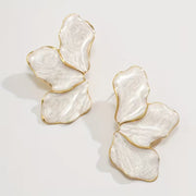 Pendientes Flor Dorados – El toque elegante que transforma tu rostro