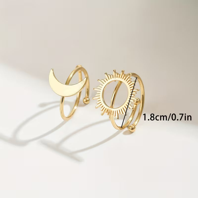 Anillos Sol y Luna Dorados – El dúo que hace brillar tus manos