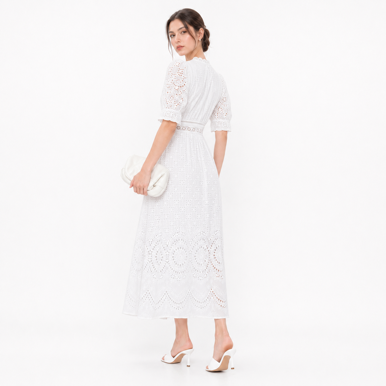 Vestido Blanco Bordado con Encaje y Manga Abullonada