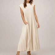 Vestido Plisado Manga Corta con Bolsillo