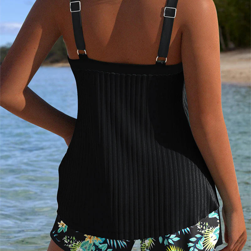 Tankini Top Acanalado Nudo Frontal con Short Floral
