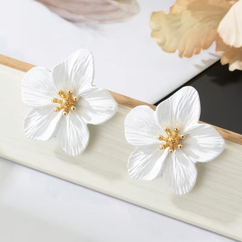 Pendientes Flor Blanca con Centro Dorado