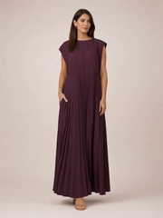 Vestido Blanco Plisado de Corte Fluido