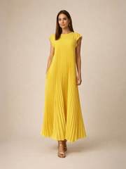 Vestido Blanco Plisado de Corte Fluido