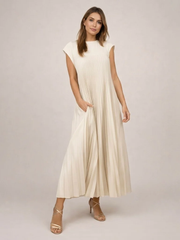 Vestido Blanco Plisado de Corte Fluido