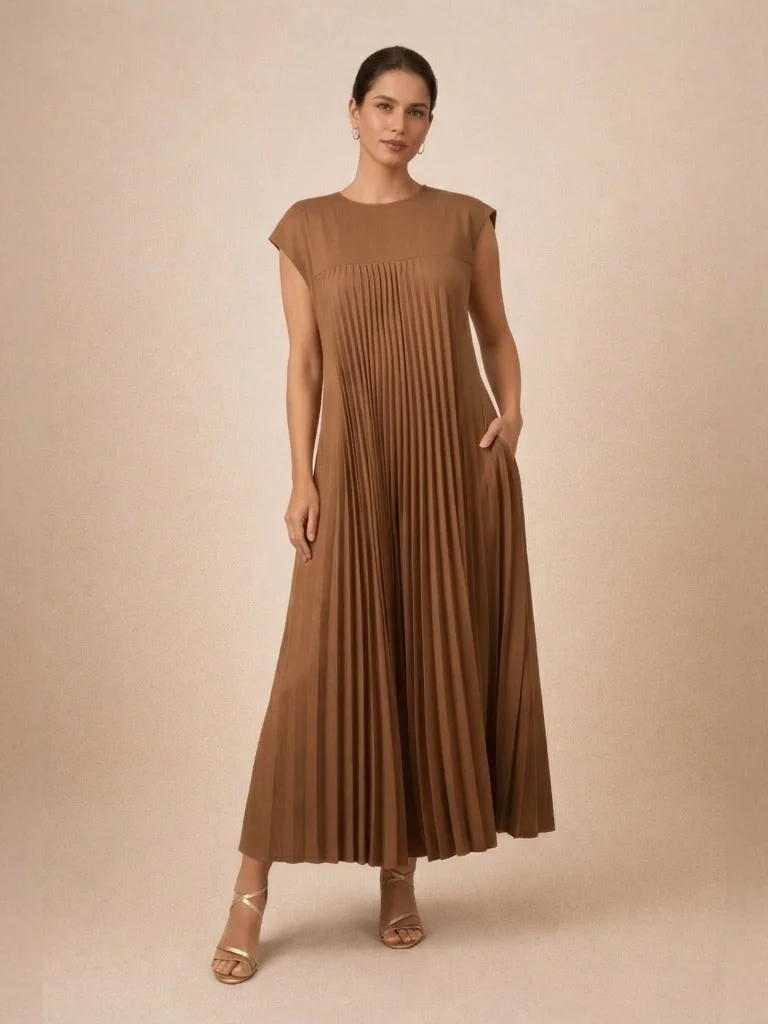 Vestido Blanco Plisado de Corte Fluido