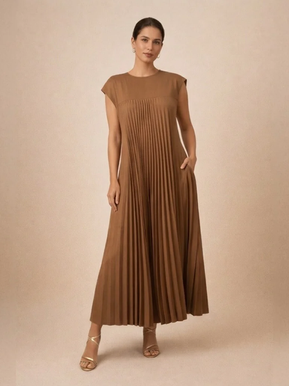 Vestido Blanco Plisado de Corte Fluido