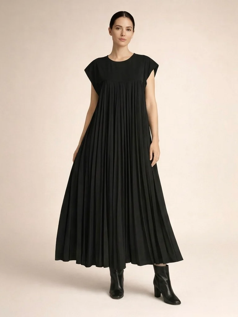 Vestido Blanco Plisado de Corte Fluido